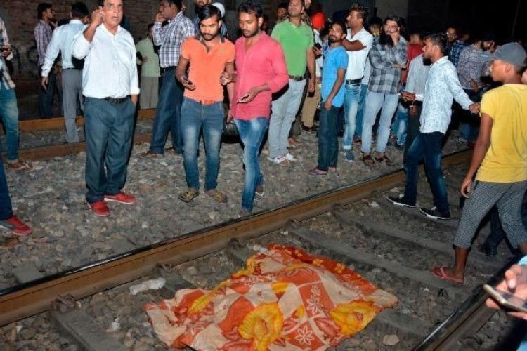 В Індії потяг влетів у натовп людей: 61 жертва і 80 поранених