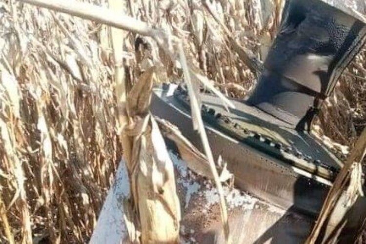 «Містить 480 кілограмів вибухівки»: як на Вінниччині шукають частину збитої ракети