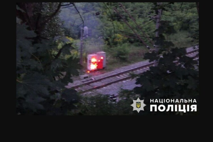 На кордоні з Волинською областю школярка підпалили релейні шафи на залізничному перегоні Клевань – Цумань