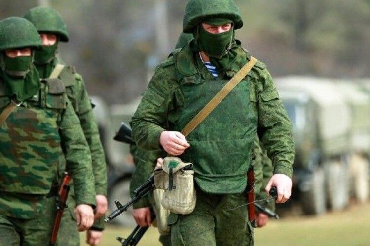 В окупантів бувають перестрілки між своїми, а командири наказують їм йти в бій з лопатами