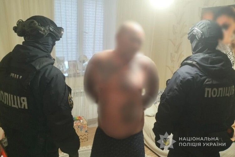 На Волині затримали вісьмох чоловіків, які заробляли на наркозалежних