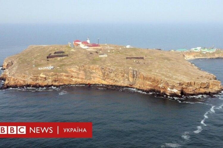 ЗСУ вдарили по ворожих позиціях на острові Зміїний (Відео)
