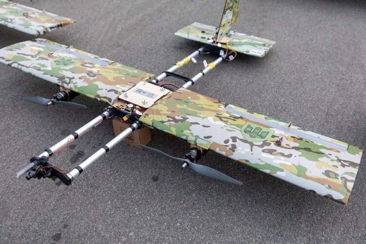  Подарунок до Різдва: Порошенко передав бригадам 100 дронів-камікадзе «Блискавка»