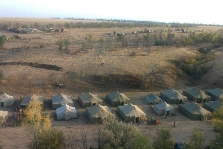 У Білорусі помітили багато російських наметів з військовими (Фото)
