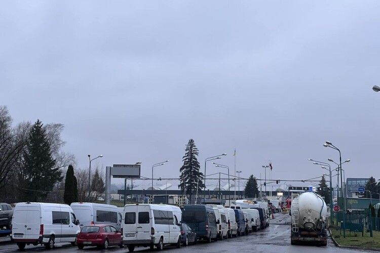 Яка ситуація на заблокованих фермерами українсько-польських пунктах пропуску 