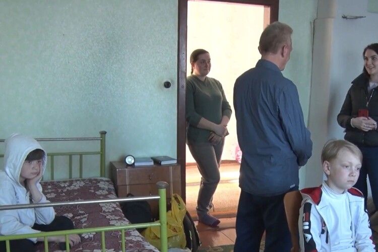 «Тут люди гостинні, в нас би так не повелися», – біженці про волинян (Відео)