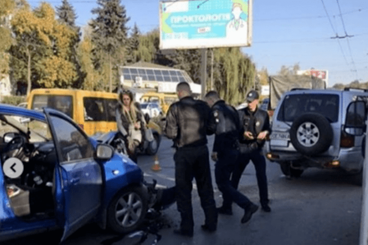 «Кума, ти жива?»: покарали водійку, яка потрапила в курйозну ДТП у Чернівцях (ВІДЕО)