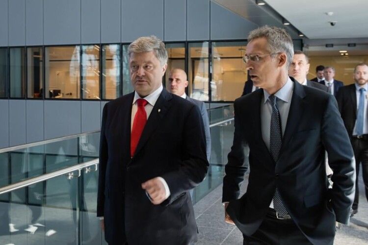 «Багато запитував про вступ України до НАТО»: Столтенберг пригадав свою першу зустріч з Порошенком