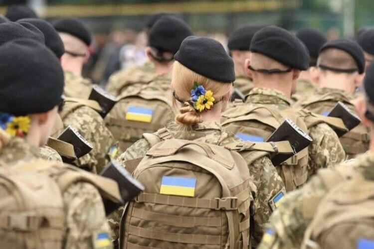 Скільки жінок-військовослужбовиць загинуло на війні: інформація від Міноборони