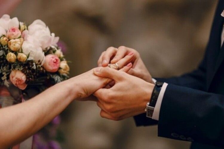 У 2022-му понад 100 пар у Луцьку скористалися послугою «надшвидкий шлюб»
