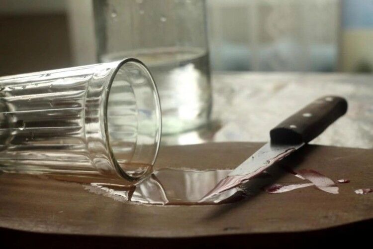 У Луцьку затримали 32-річного чоловіка, який ледь не вбив товариша по чарці