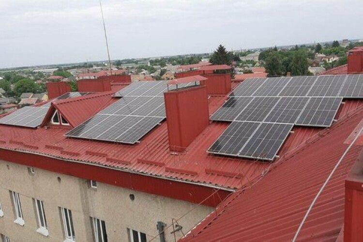 На дахах волинських медзакладів встановлять сонячні електростанції