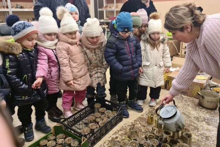 У Липинах волонтерять із дитсадка (Фото, відео)