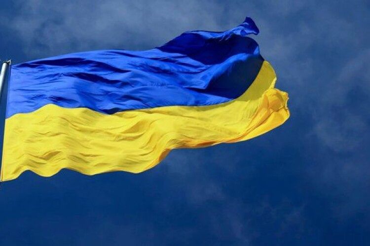 У ніч на День Незалежності 12-річні підлітки публічно спалили прапор України (Відео)