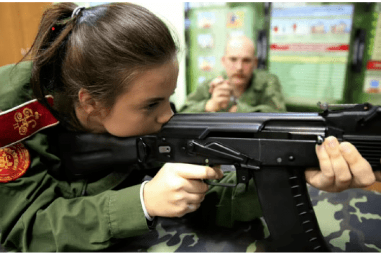  Британська розвідка пояснила, навіщо рф займається військовою підготовкою дітей