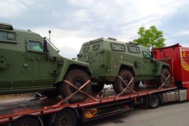 Перші бронеавтомобілі MLS SHIELD вже в Україні і скоро поїдуть до наших десантників – Порошенко