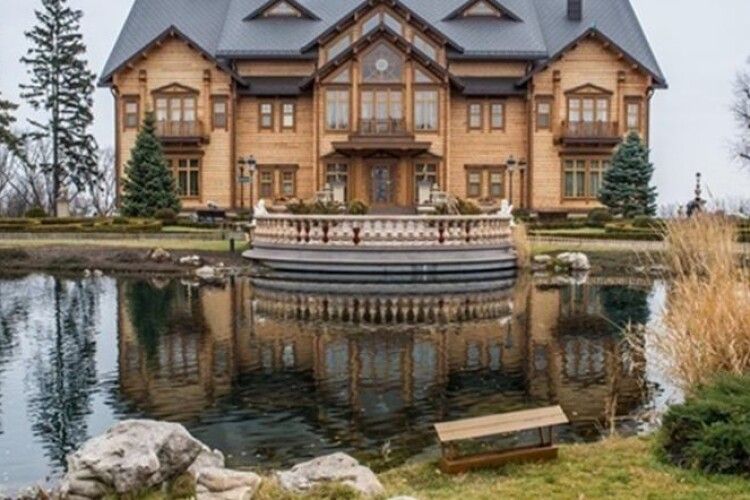 Культурні цінності з «Межигірʼя» Януковича передадуть в музеї (Перелік)