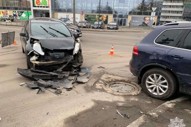 Один з учасників автотрощі в обласному центрі Волині не мав права на водіння