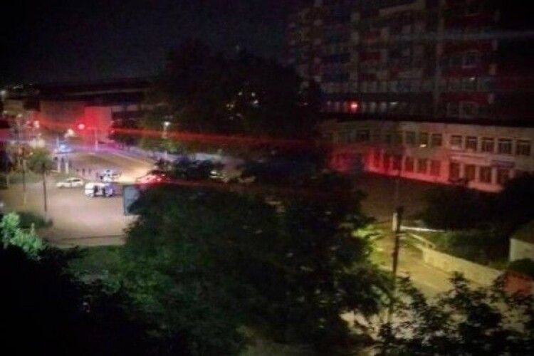 В окупованому Мелітополі пролунав вибух: попередньо - горить будівля сервісного центру МВС, яку захопили рашисти