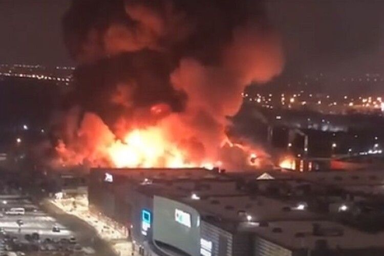 У москві палає великий торговий центр «МЕГА Хімки» (Відео)