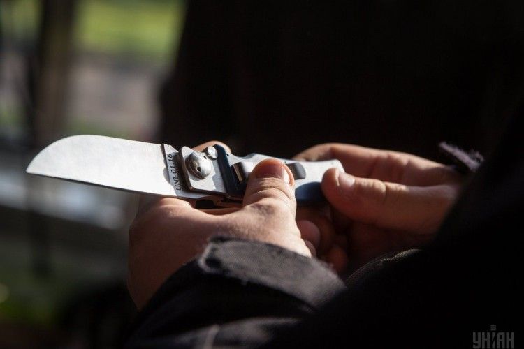 16-річний юнак так «вжився у роль» Отелло, що поранив себе кинджалом