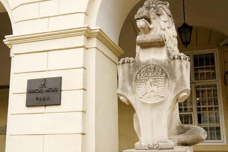У Львові звільнили працівницю міськради за підвищення квартплати орендарям