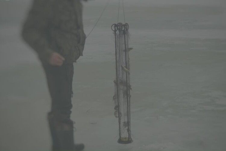 На озерах Волині вилучили понад сотню заборонених знарядь лову