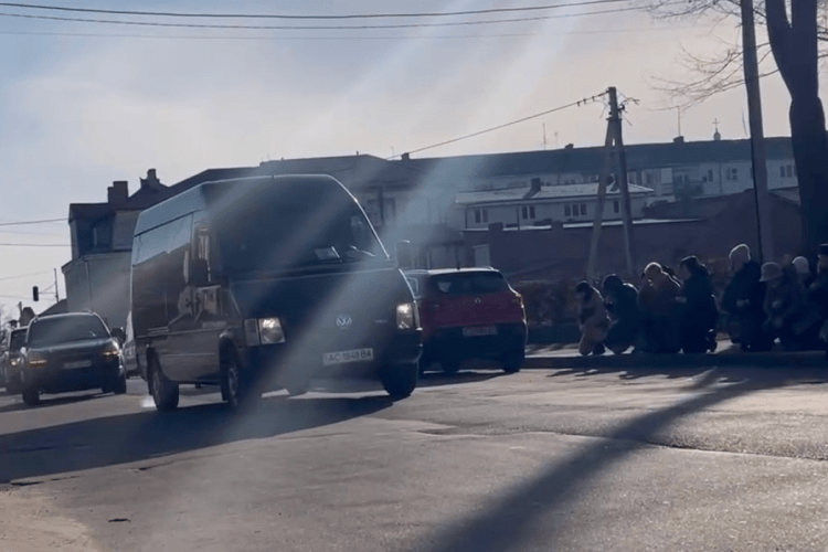 На Волині навколішки зустріли 28-річного Героя Євгена Дягілєва (Відео)