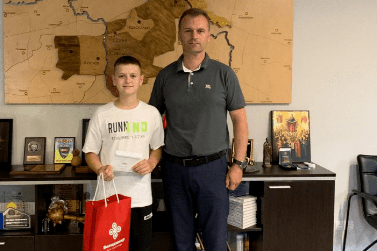 Міський голова Володимира привітав сина загиблого Героя з 12-річчям