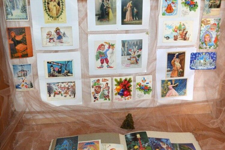 У Ковельському музеї представили виставку новорічно-різдвяних ретролистівок