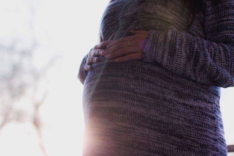 Надії, що житиме майже не було: у Львові медики дивом врятували вагітну двійнею жінку
