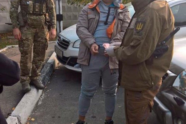Посадовець тилового забезпечення вимагав хабар за поставку продуктів українським військовим