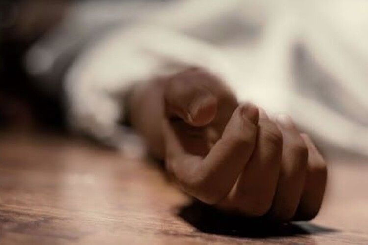У Рівному в квартирі знайшли мертву жінку