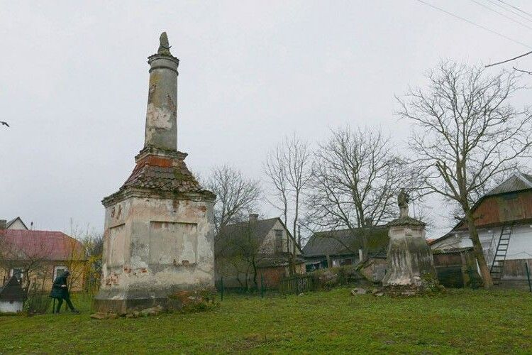 У волинських Голобах реставрують скульптури 17 століття