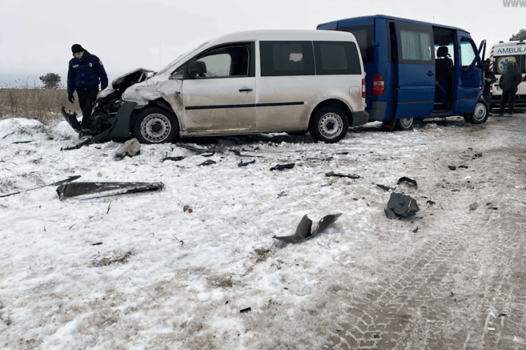 На Рівненщині у ДТП травмувалися четверо людей, серед них двоє дітей (Відео)