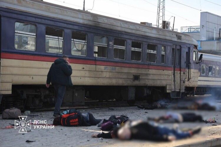 Росіяни вдарили по залізничному вокзалу у Дніпрі: 13 загиблих, є поранені