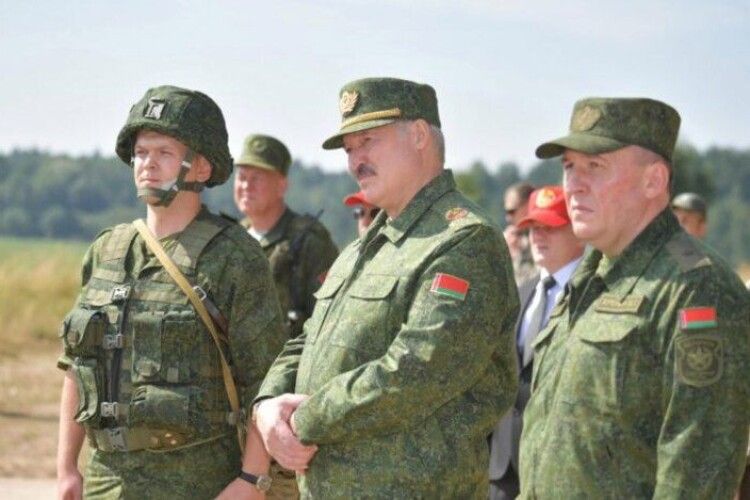 лукашенко став майже повністю залежним від росії, - британська розвідка
