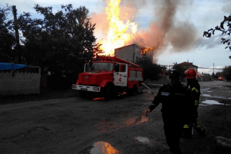 Вибух на спиртзаводі на Тернопільщині: ДСНС евакуювала 350 людей