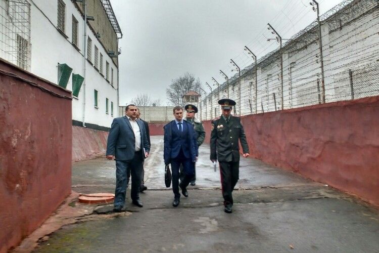 Прокурор Рівненської області перевіряв, як ведеться ув'язненим у місцевому слідчому ізоляторі