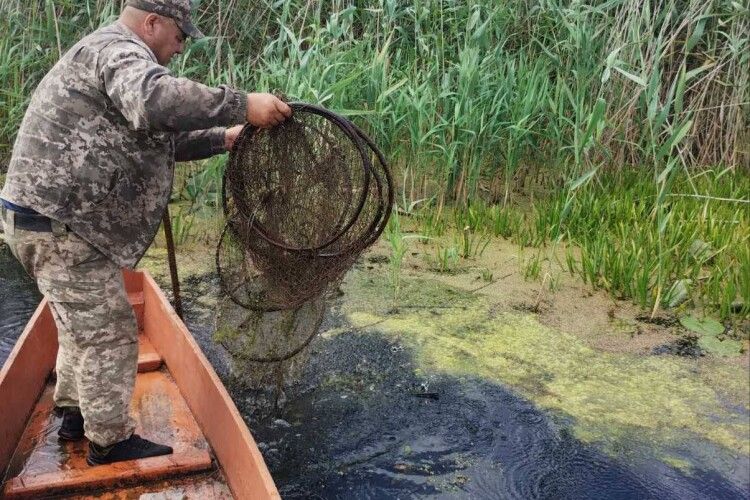 За 9 місяців у нацпарку на Волині вилучили майже 29 кілометрів браконьєрських сіток