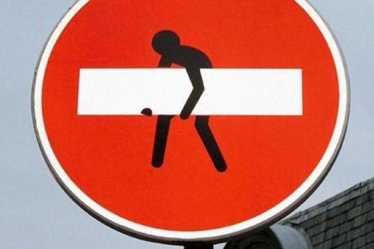 На Волині нові дорожні вказівники простояли лише тиждень