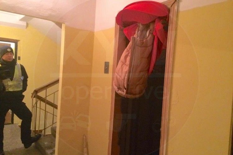 У Києві ліфт розтрощив візок, у якому перебувала двомісячна дитина
