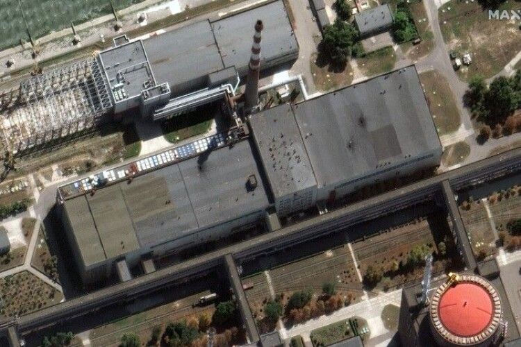 Супутники зафіксували пробоїни у даху будівлі Запорізької АЕС