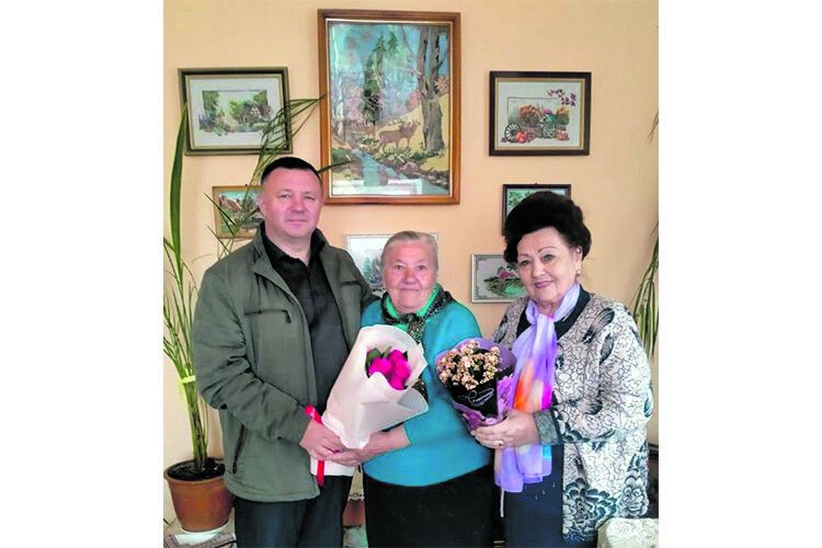 У громаді на Волині привітали двох ювілярок із 85-річчям: відому вишивальницю та головну медсестру лікарні