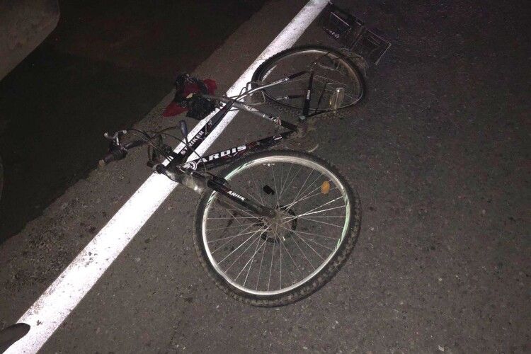 На Острожчині внаслідок ДТП загинув велосипедист (Фото)