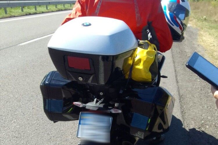 На Волині затримали мотоцикліста, який мчав на шаленій швидкості