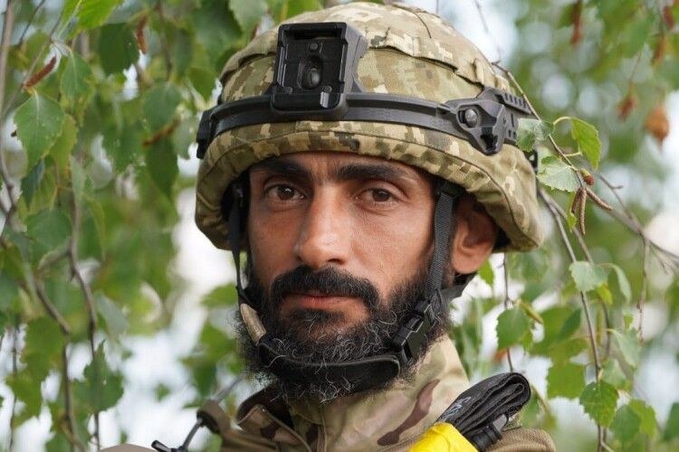 Сирієць, що давно живе на Волині і має чотирьох дітей, воює за Україну на медичному фронті