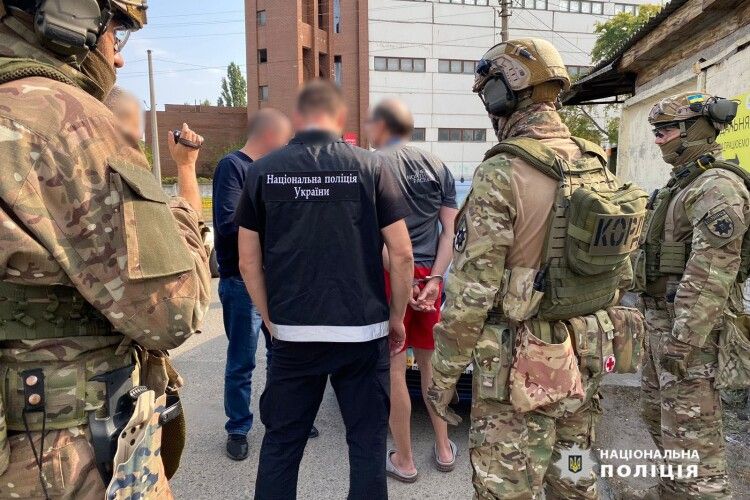 Переробляв і продавав: волинські поліцейські затримали торговця зброєю