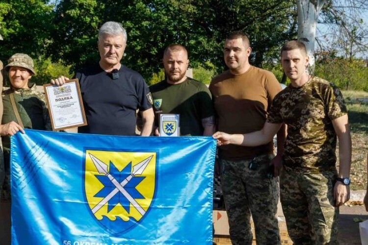 Креатив на фронті: Порошенко розповів, як бійці роблять FPV-дрони багаторазовими