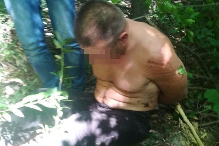 Спіймали трьох нападників, які викрали у мешканця Нововолинська барсетку з грішми (Фото)